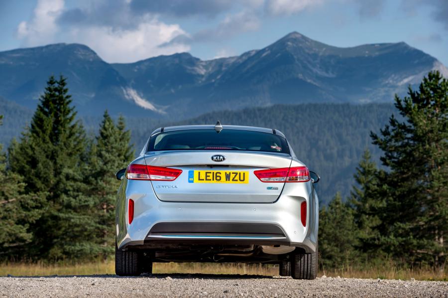  Kia Optima Plug-In Hybrid 2016 года  (UK) (фото 15 из 35)